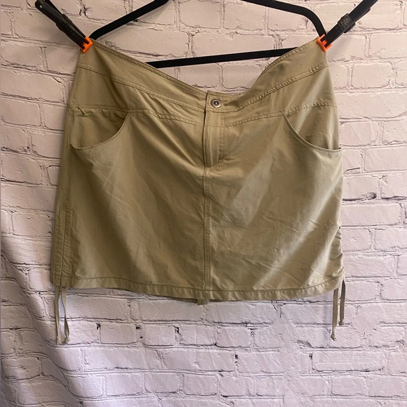 Women’s Cabela’s Khaki Tan Outdoor Anytime Canvas Cargo‎ Hiking Skort Size 16 - Picture 2 of 12